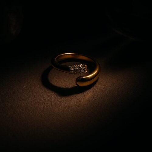 VAKHDUCI HeartEdge Street Ring