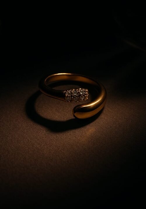 VAKHDUCI HeartEdge Street Ring