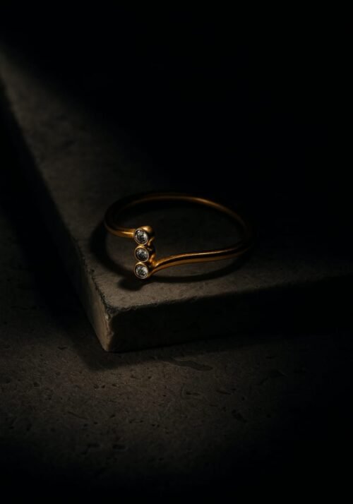 Vakhduci Glimmerstone Polished Rhinestone Ring